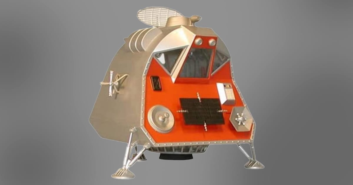 Image of a model of Moebius Space pod from Lost in Space